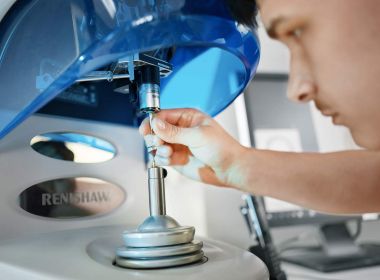 Teleskope werden bei uns via Renishaw Scanner gescannt und anschließend gefräst
